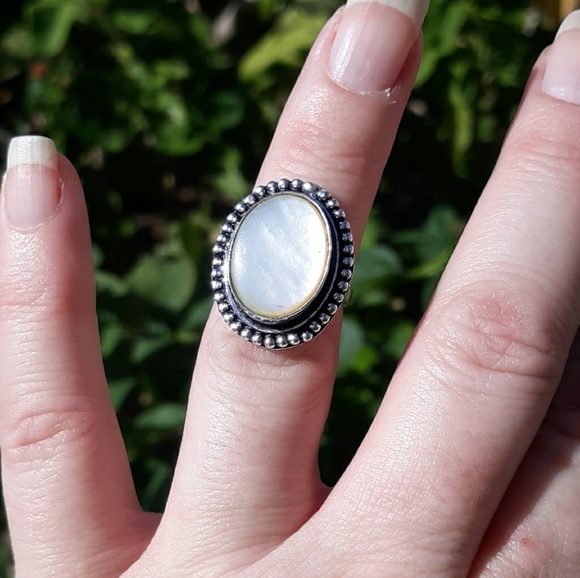 New Mother of Pearl 925 Silver Ring. - Picture 3 of 7